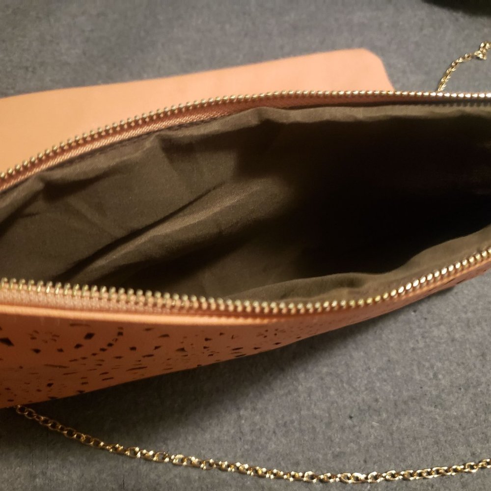 Clutch - Picture 2 of 5